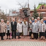 Встреча с ветеранами ВОВ, общение, возложение венков к памятнику Г.К. Жукову на пл. Ошарской